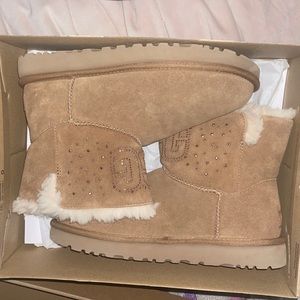 UGG Classic Mini